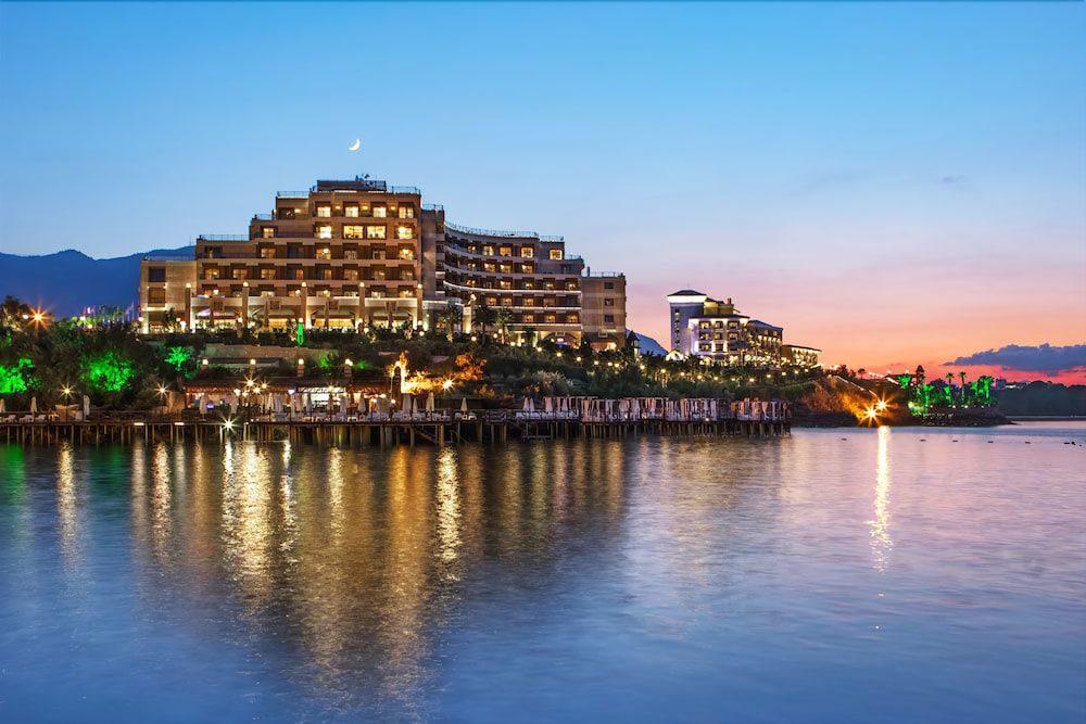 Merit Royal Hotel & Casino Karavas  外观 照片