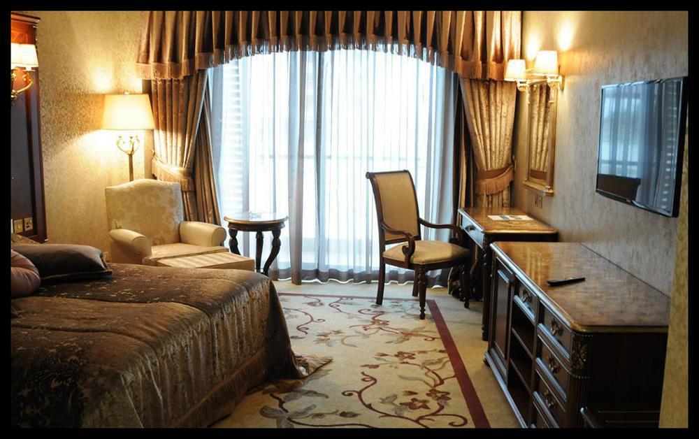 Merit Royal Hotel & Casino Karavas  外观 照片
