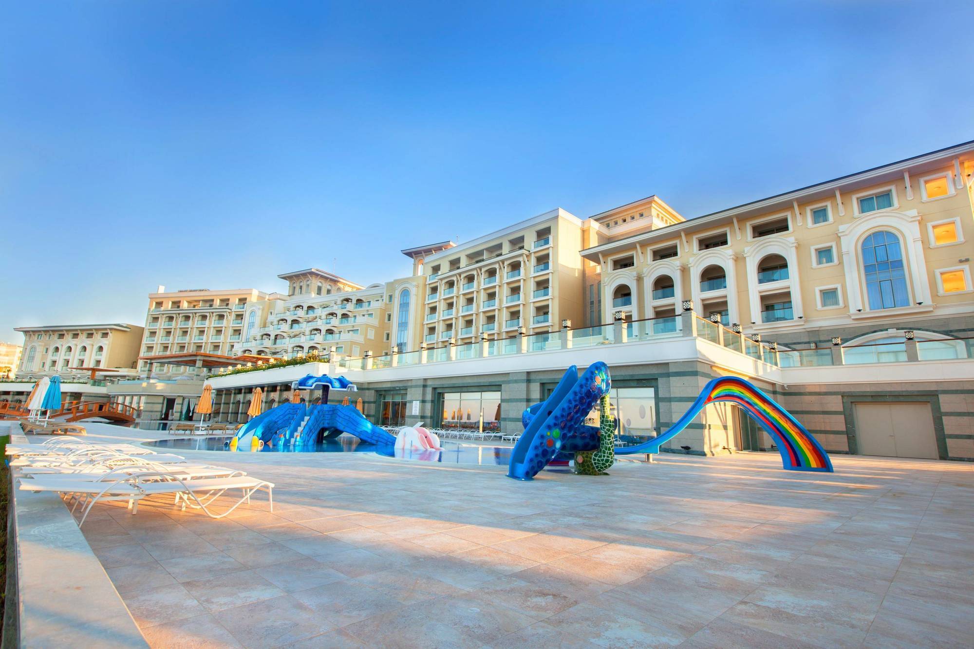 Merit Royal Hotel & Casino Karavas  外观 照片