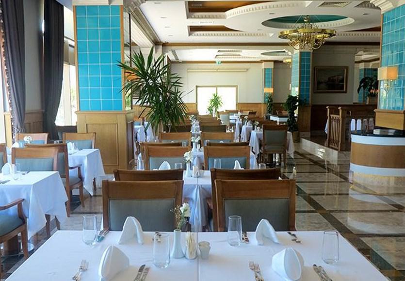 Merit Royal Hotel & Casino Karavas  外观 照片