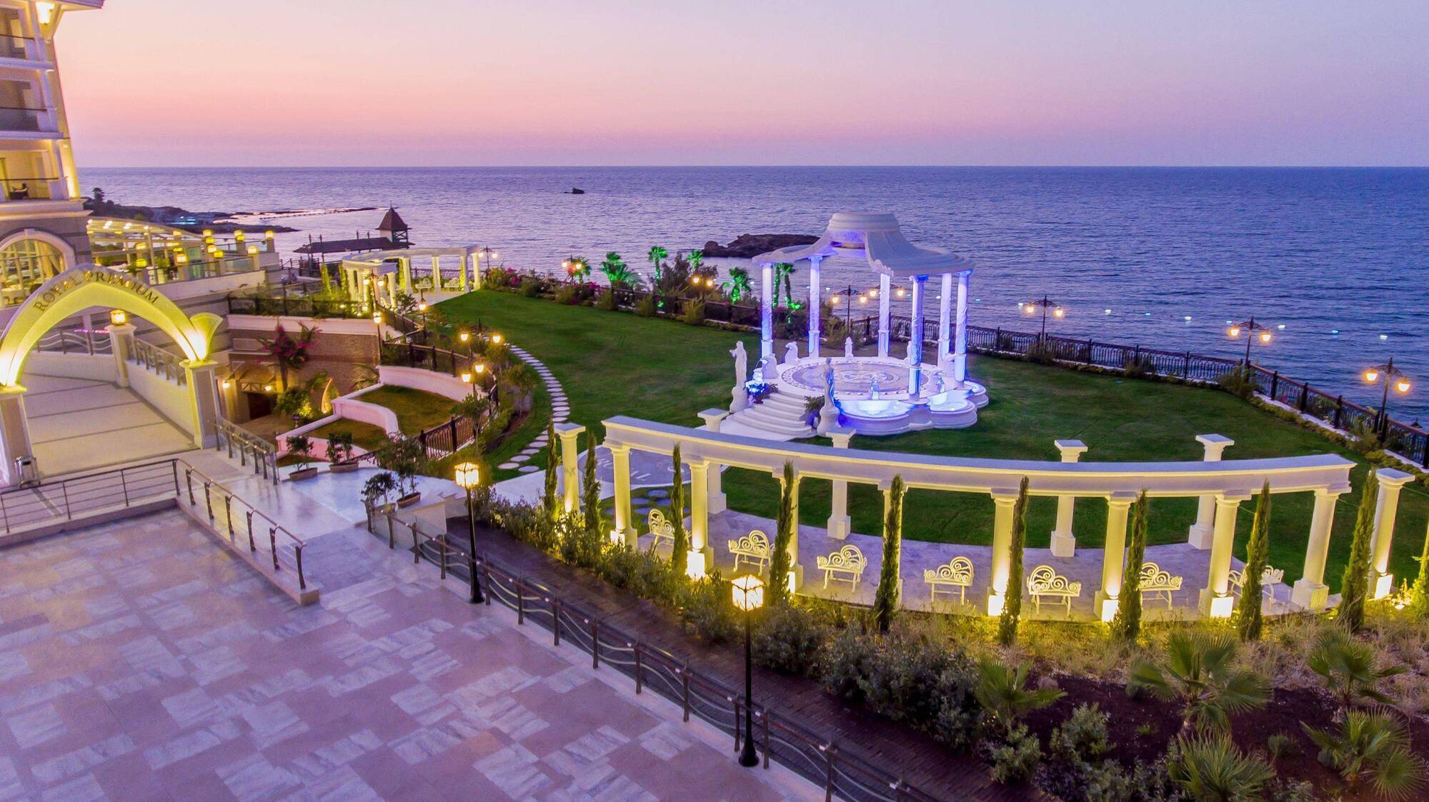 Merit Royal Hotel & Casino Karavas  外观 照片